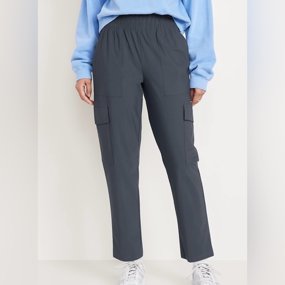 Old Navy Sleektech Cargo Ankle Pant